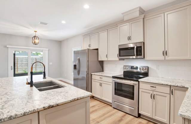 Spacious 2021 home close to beaches and shopping! photos photos