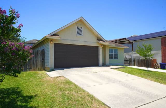 BeautifullyUpdated Home in NorthEast San Antonio. Realtor Commission: $500 Gallery 4