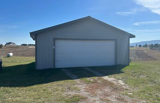 Peaceful Rural Living in West Valley – 3 Bed, 2 Bath with Garage & Garden Gallery 4