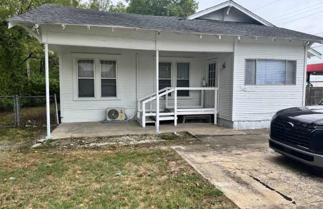 Fresh and spacious 2Bd 1 Ba w/eat-in kitchen Gallery 1
