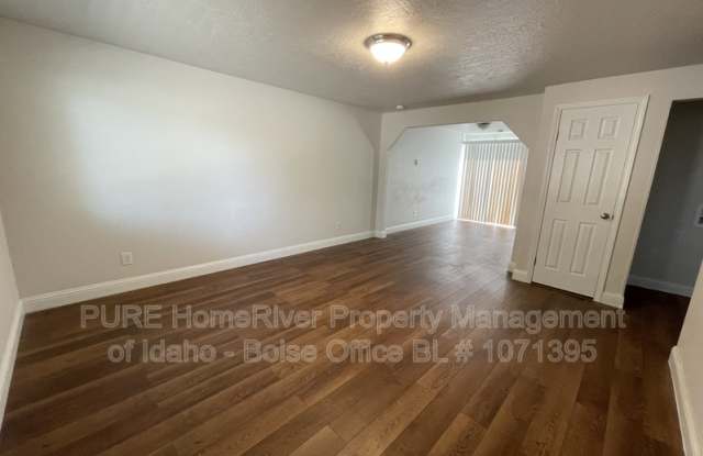 102 N Homedale Ave Gallery 2
