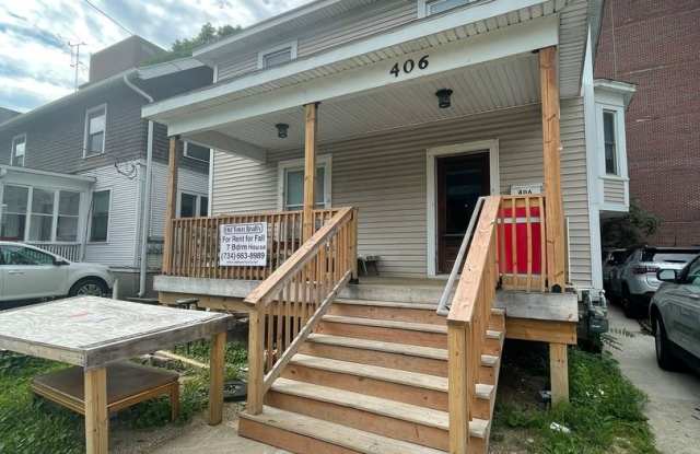 406 E. Jefferson St. | Under 10 Minute Walk to Campus | Available for 26/27 photos photos 406 E. Jefferson St. | Under 10 Minute Walk to Campus | Available for 26/27 photos photos