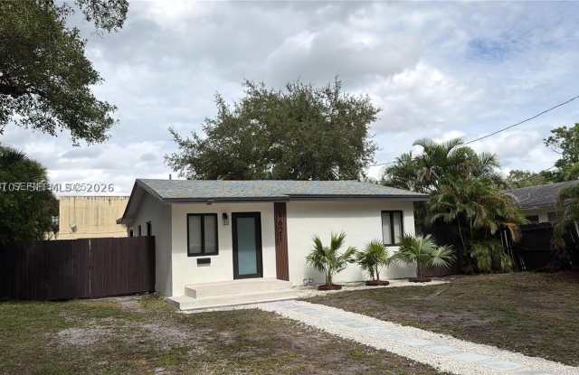 1621 SW 11th Ct Gallery 2