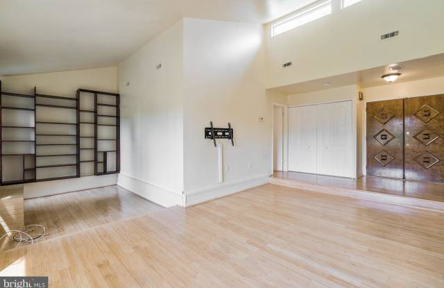 15609 POWELL LANE Gallery 4