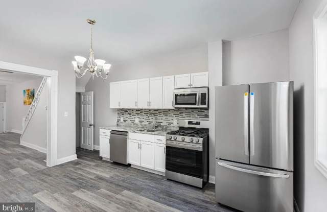 428 North Lakewood Avenue - Room 4 Gallery 1