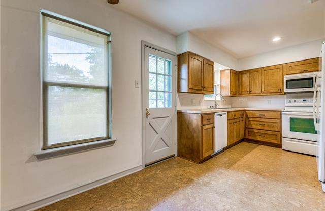5923 Del Roy Drive Gallery 4