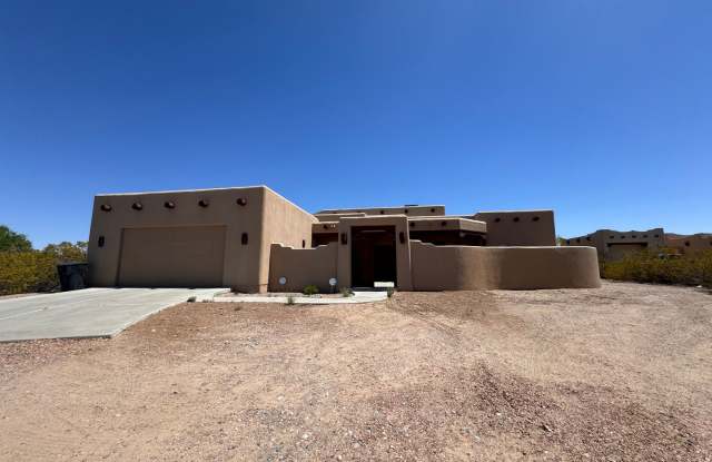 Gorgeous Fully Furnished rental on 1 acre, flexible lease term photos photos