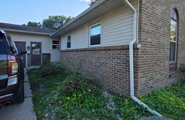 Spacious 3BR House in Belding Gallery 1