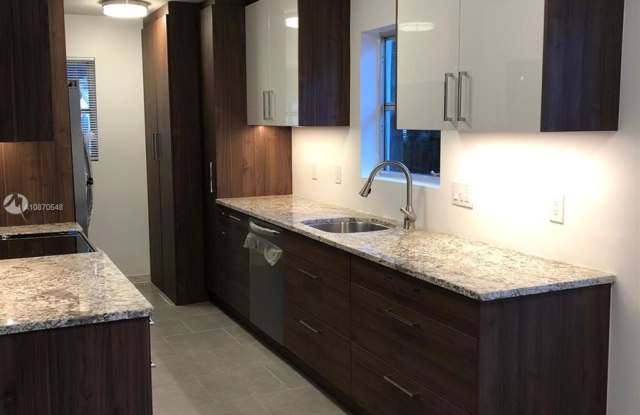 1911 N 31st Ct Gallery 4