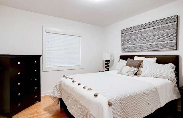 Room in 4 Bedroom Home in Smyrna Gallery 4