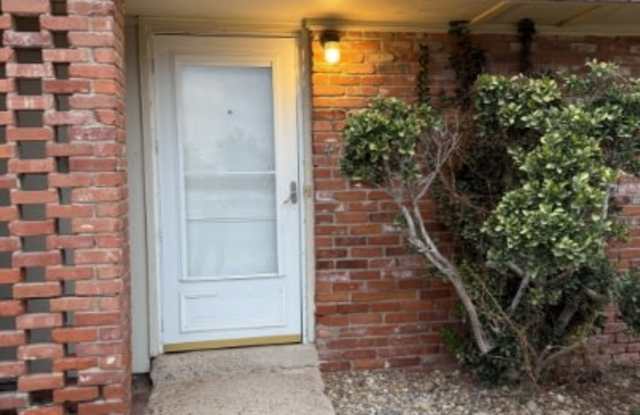 3000 West Illinois Avenue - 49 photos photos