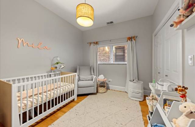 4226 N Ashland Gallery 3