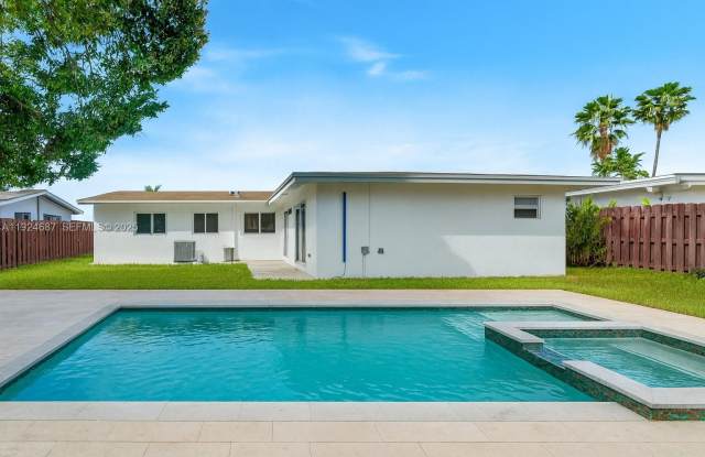 1520 NE 14th Ter photos photos