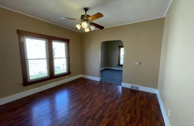 2 Bed/ 1 Bath with Garage Gallery 4