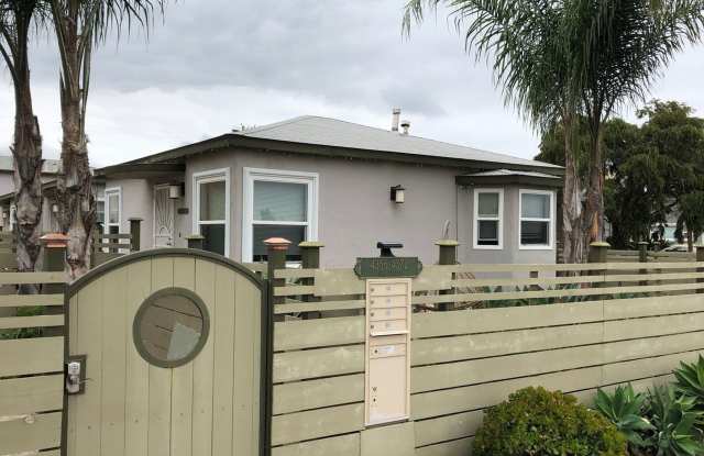 Spacious  Private 2 Bedroom Apartment with TWO GARAGES! Air Conditioning! Washer  Dryer! - 4366 Iowa Street, San Diego, CA 92104
