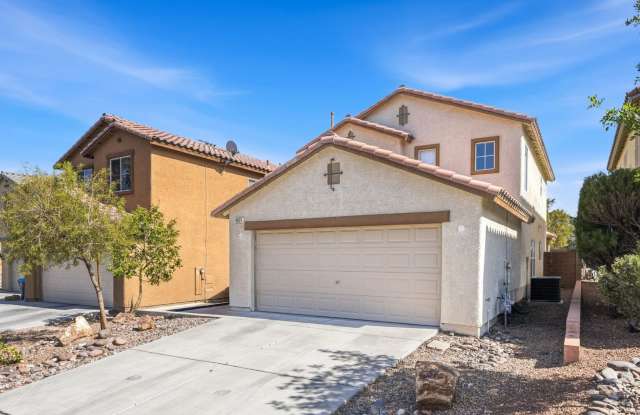 Recently Painted 3 Bedroom Home with Separate Living Areas Gallery 3