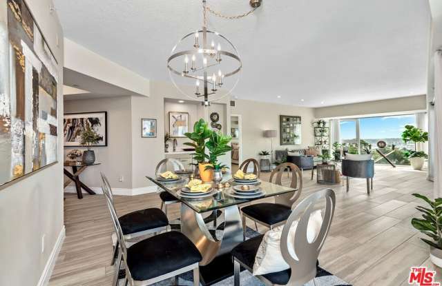 13600 Marina Pointe Dr Gallery 1