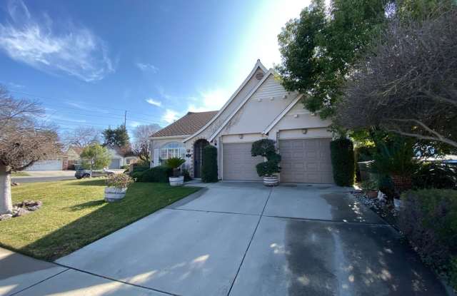 Single story located on a court! photos photos