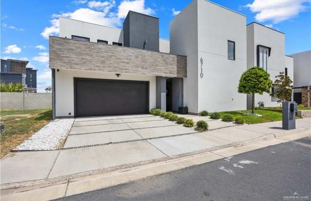 6710 N 11th Lane Gallery 3