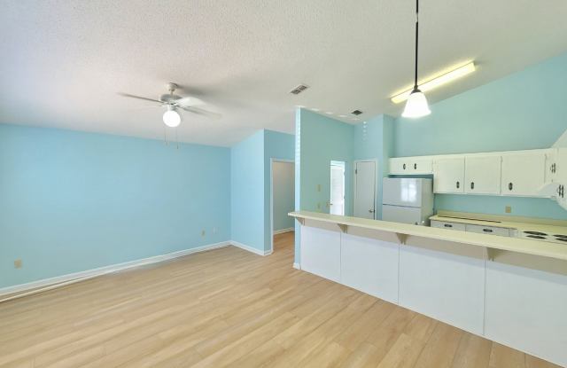 1 Bedroom 1 bath Duplex Gallery 3