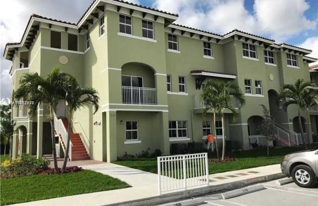 290 NW 109th Ave - 290 NW 109th Ave, Fountainebleau, FL 33172
