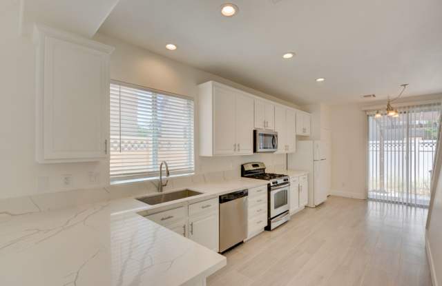 2 Story 2 Bedroom Gated Community Amazing Location photos photos