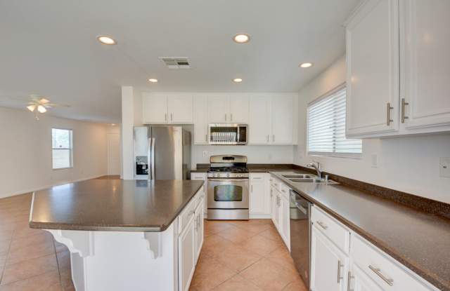 Fabulous 3 bed/2.5 bath two-story home in Silverado Ranch! photos photos