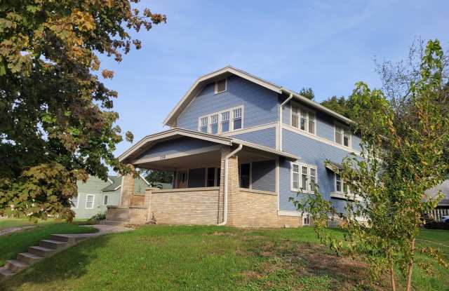 259 Burr Oak Street Northeast - 2 photos photos