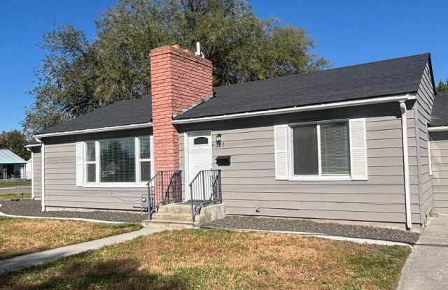 Spacious 5-Bedroom Home in Blackfoot, Idaho Gallery 3