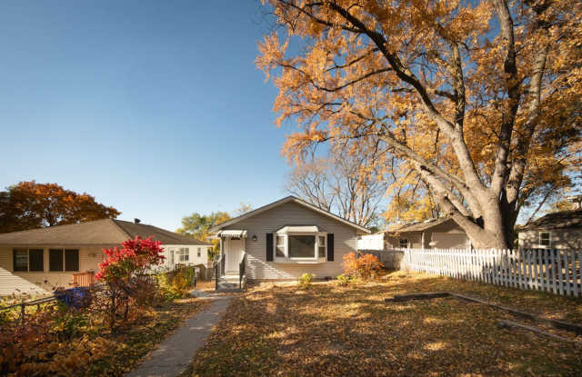 Recently-renovated home perfect for family photos photos Recently-renovated home perfect for family photos photos