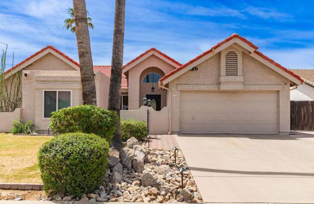 BEAUTIFUL 4 BED, 2 BATH HOME W/ POOL IN SCOTTSDALE!! photos photos