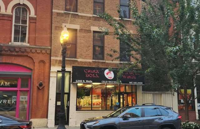 1246 North Wells St. Gallery 1