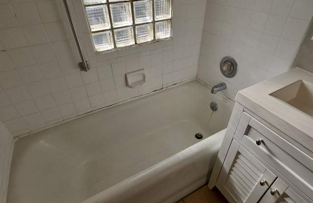 4826 Jarboe Street - 2 Gallery 4