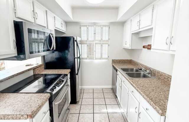COMING SOON---Updated and spacious 3 bedroom 2.5 bath condo in the Bearden/Rocky Hill area Gallery 1