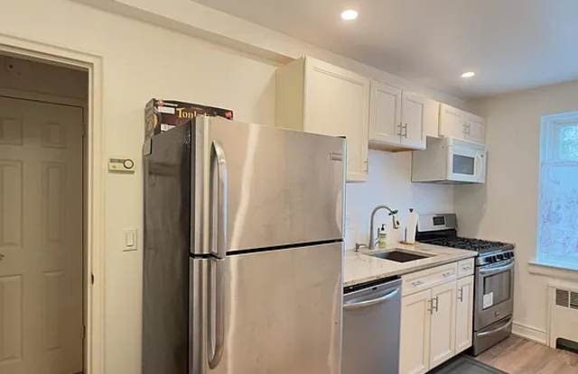 50 Lafayette Pl Gallery 3