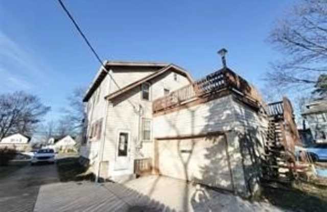1171 Richmond Road Gallery 2