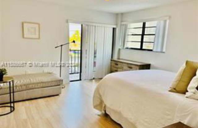6424 Collins Avenue Gallery 2