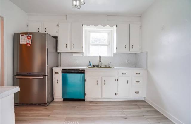 8428 Holy Cross Pl Gallery 4