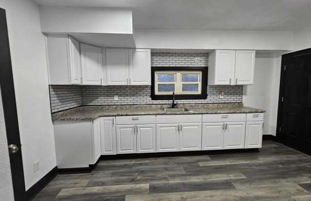 Charming 4 Bedroom 1 Bathroom Home for Rent! photos photos