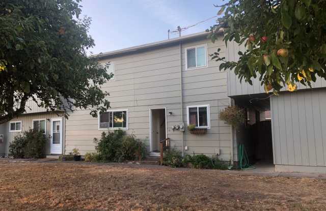 Large upstairs 2 bedroom apartment! photos photos