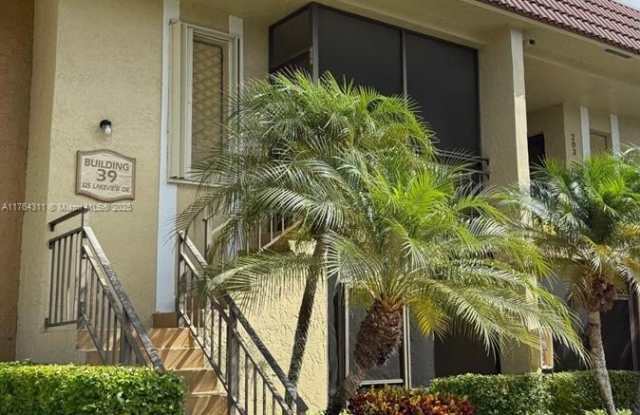 325 Lakeview Dr - 325 Lakeview Drive, Weston, FL 33326