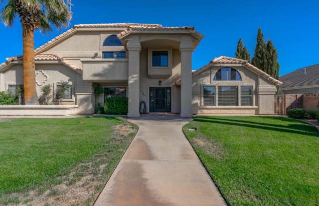 6 Bed 3.5 Bath, Home with 2 Car Garage  SO MUCH MORE! photos photos
