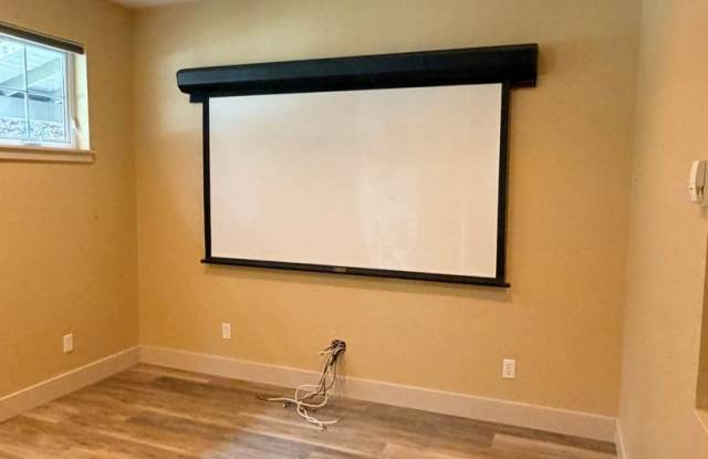 Beautiful West Side Townhome- Ready for Move In photos photos