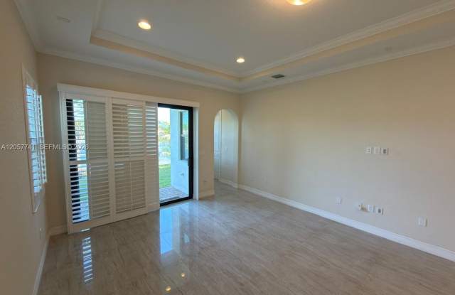 455 SW 113th Lane 455, Pembroke Pines, FL 33025 - 4831 Gallery 4