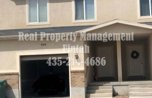 2-bedroom, 2-bathroom Townhouse in SkyPark 1, MOVE IN SPECIAL $300 OFF FIRST MONTHS RENT Gallery 4