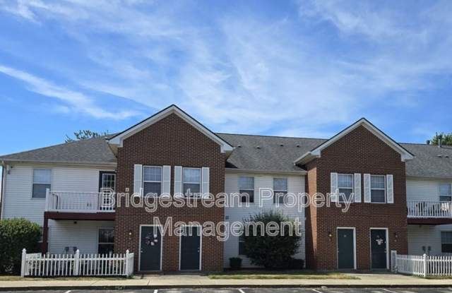 136 Colonial Circle Gallery 1