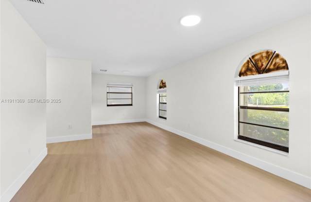 5629 Taft Street photos photos