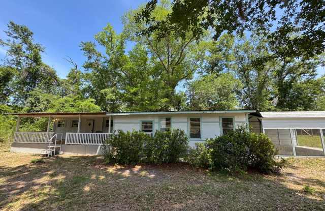 2BR/1BA Mobile Home on ½ Acre – Pet-Friendly – Lake City, FL photos photos