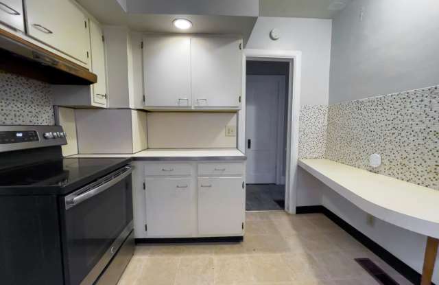 PRELEASING for AUGUST! Close to Campus photos photos