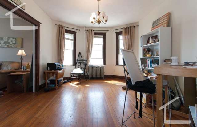 Huge 4 bed in Oak Square photos photos